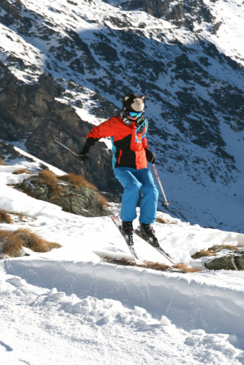 048_HRB2SKI